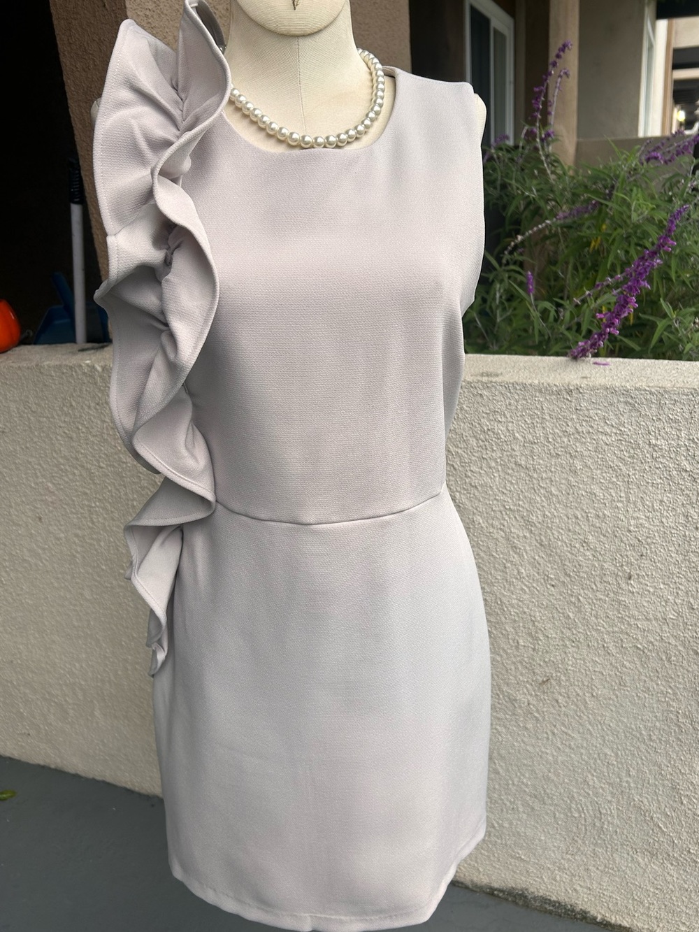 Small FREE GENERATION LOS ANGELES Ruffle Dress. Like New GWP